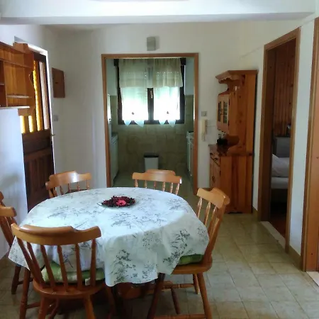 Nely Apartman *