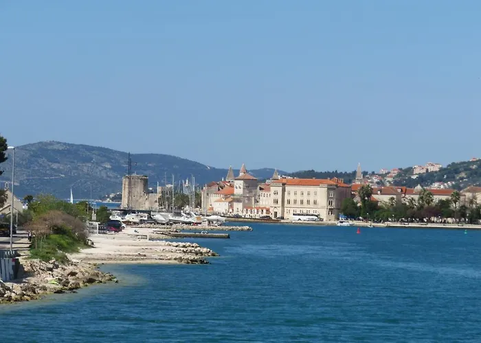 Nely - Sea, Terrace And Peace Apartment Trogir